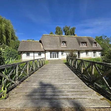 Chaumière Entre Rivière&champs, Piscine Privée Villa