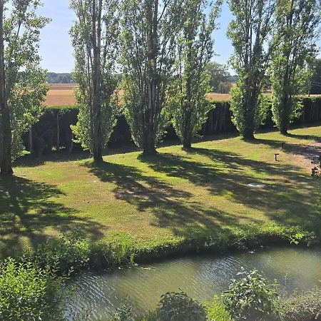 Chaumière Entre Rivière&champs, Piscine Privée Villa