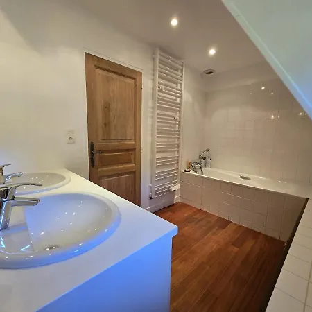 Villa Chaumière Entre Rivière&champs, Piscine Privée