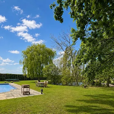 Villa Chaumière Entre Rivière&champs, Piscine Privée